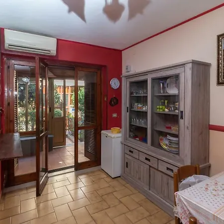Appartamento Con Veranda E Giardino